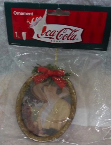 4520-3 € 2,50 coca cola ornament plat ovaal rondje dame